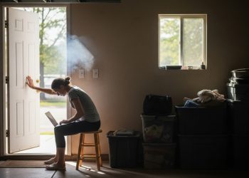 19-Year-Old Kicked Out of Parents’ House for Smoking in the Garage Near Her Pregnant Sister