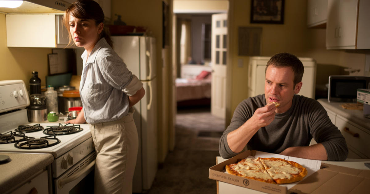 Husband Timed His Allergic Reactions With Wife's Day Off, She Stopped Responding Husband Timed His Allergic Reactions With Wife's Day Off, She Stopped Responding