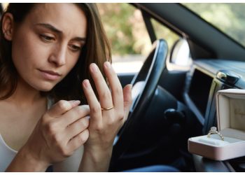 Wife Hates Engagement Ring Chosen by MIL, Hides It for Months