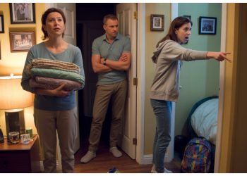Daughter Gets Cut Off by Dad, Then Tries to Take Stepbrother’s Room at Mom’s House