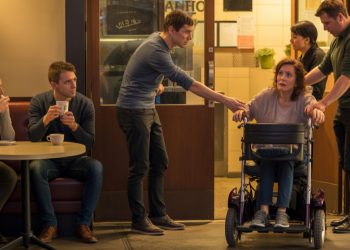 Obese Woman Snaps At Stranger After Falling In Coffee Shop, Then Glares When They Don’t Help Again