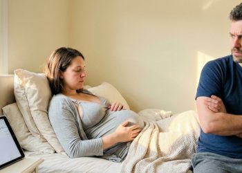 Mom-to-Be Reconsiders Relationship After Fiancé Ignores “No” During Labor