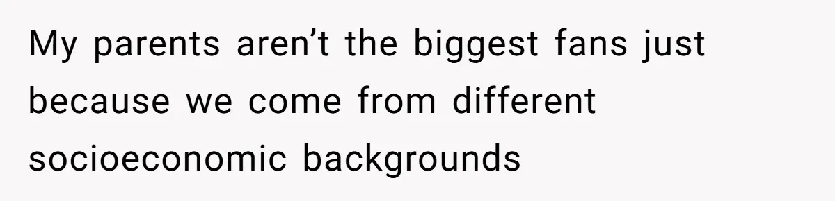 Man Demands His Mom Apologize After She Explodes At His Girlfriend Over Fried Chicken And Accuses Her Of Being Racist My parents aren’t the biggest fans just because we come from different socioeconomic backgrounds