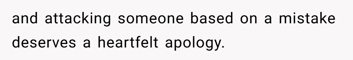 Man Demands His Mom Apologize After She Explodes At His Girlfriend Over Fried Chicken And Accuses Her Of Being Racist and attacking someone based on a mistake deserves a heartfelt apology.