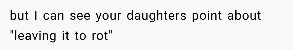 Bride Calls Mom Selfish For Keeping Grandma’s Handmade Wedding Dress Untouched Instead Of Letting Her Wear It but I can see your daughters point about "leaving it to rot"