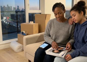 Mom Quits 19-Year Marriage to Pursue Fame After Someone Likens Her to Margot Robbie