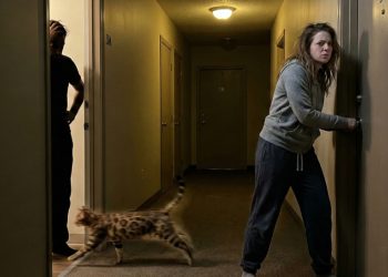 Woman Reclaims “Stolen” Pet from Neighbor’s Apartment in a Late-Night Confrontation