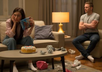 Woman Buys Boyfriend Birthday Gifts, He Calls It “Manipulative” And Accuses Her Of Being Materialistic