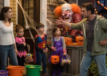 Man Dumps 20 Pounds Of Candy In Kids’ Bags, Then Tells Girlfriend To Fix His Mess Man Dumps 20 Pounds Of Candy In Kids’ Bags, Then Tells Girlfriend To Fix His Mess