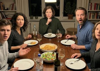 Teacher Uses Classroom Trick to Quiet Family After They React Poorly to Coming Out