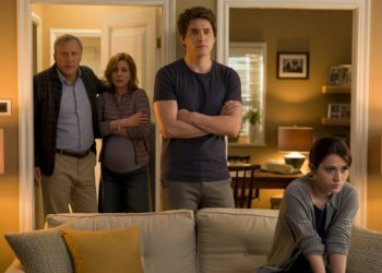 Woman Kicks Dad And Pregnant Step-Mom Out After They Send Her Depressed Sister To Live With Aunt