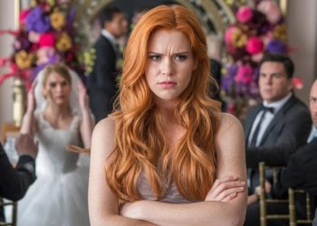 Cousin Demands Woman To Change Her Hair For Wedding Photos, Should She Have Compromised?