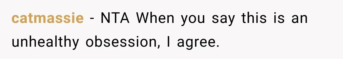 Woman Throws Out MIL’s Handmade Sweaters Because They’re Too Colorful, Husband Immediately Files For Divorce catmassie − NTA When you say this is an unhealthy obsession, I agree.