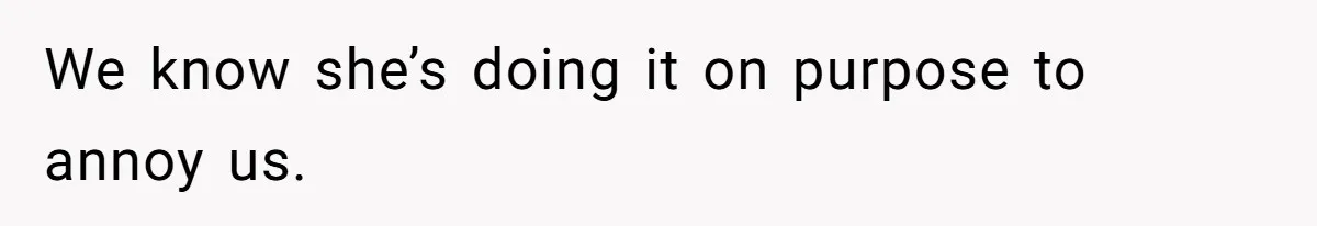 Twins Decide Enough Is Enough After Dad’s Girlfriend Keeps Mixing Their Names We know she’s doing it on purpose to annoy us.