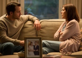 Wife Stops Wearing Her Wedding Ring And Refers To Herself As A ‘Girlfriend’, Husband Wants Answers