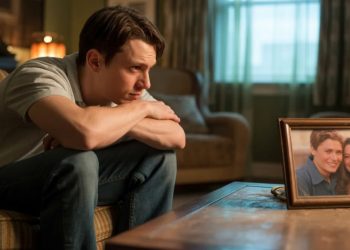 Man Gets Injured In Bar Fight Trying To Protect Women, But Fiancée’s Past Trauma Leads To Heartbreak