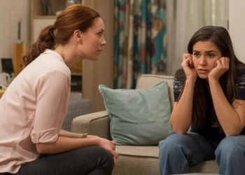 Friend Lost Her Job After Borrowing A Laptop Charger, Now She Wants Her Roommate To Lie For Her