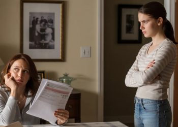 Daughter Says She’ll Cut Mom Off After College, Mom Takes Back College Fund