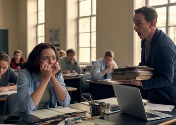 Professor Keeps Calling Student The Wrong Name, She Finally Stops Responding