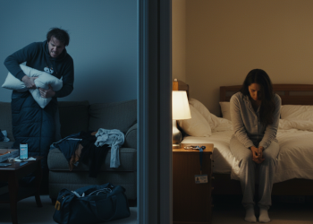 Man Starts Sleeping On The Couch Because His Girlfriend Only Showers Twice A Week After Commuting By Bus