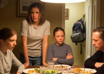 Her Mother Told Her to Skip Her Father’s Funeral, So She Packed a Bag and Left