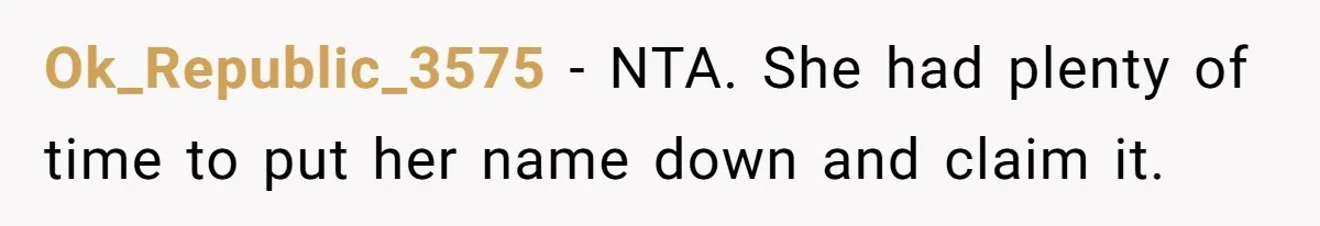 Classmate Demands Easy Topic After Forgetting To Sign Up And Student Refuses To Switch Ok_Republic_3575 − NTA. She had plenty of time to put her name down and claim it.