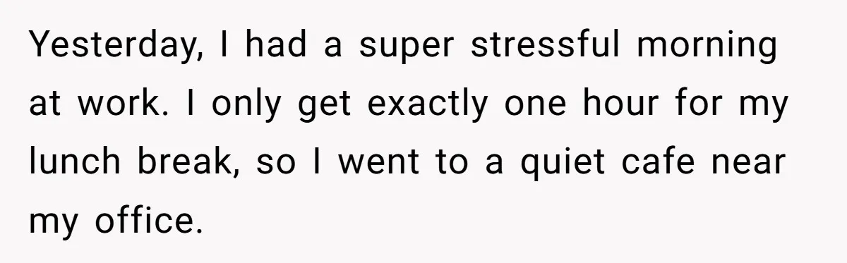 Yesterday, I had a super stressful morning at work. I only get exactly one hour for my lunch break, so I went to a quiet cafe near my office.