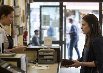He Took a Customer’s Wallet Home “To Help” — and His Coworker Ended Up Reporting It