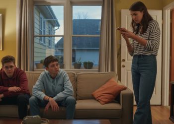 Mom Lies To Girlfriend’s Strict Parents To Give Teens Privacy, Now She’s Wondering If She Crossed A Line