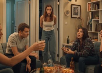 Woman Comes Home To Find Sister Hosting Party In Her Apartment, Then Exposes Her Lies In Front Of Everyone