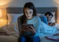 Woman Reconsiders Wedding After Discovering Fiancé’s Shocking Group Chat Messages