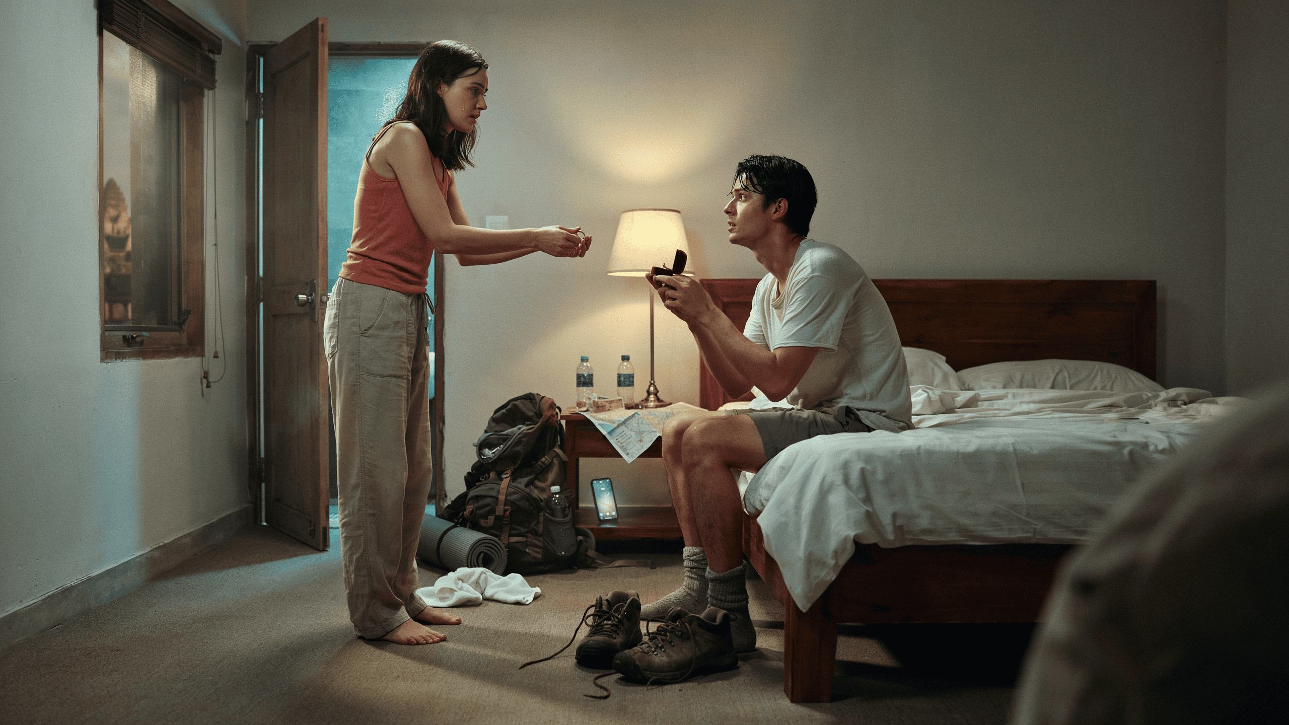 She Returned His Engagement Ring Because The Hotel Wasn’t Romantic Enough, He Wonders If Love Really Matters