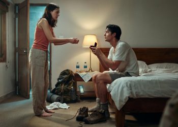 She Returned His Engagement Ring Because The Hotel Wasn’t Romantic Enough, He Wonders If Love Really Matters