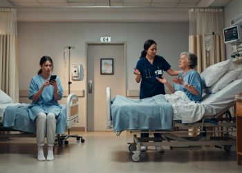 18-Year-Old Refuses To Move Hospital Rooms After Roommate’s Complaints, Mom Thinks She Should Have