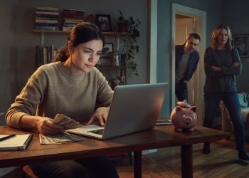 They Hides Their Savings From Family, Now Everyone Calls Them Dishonest