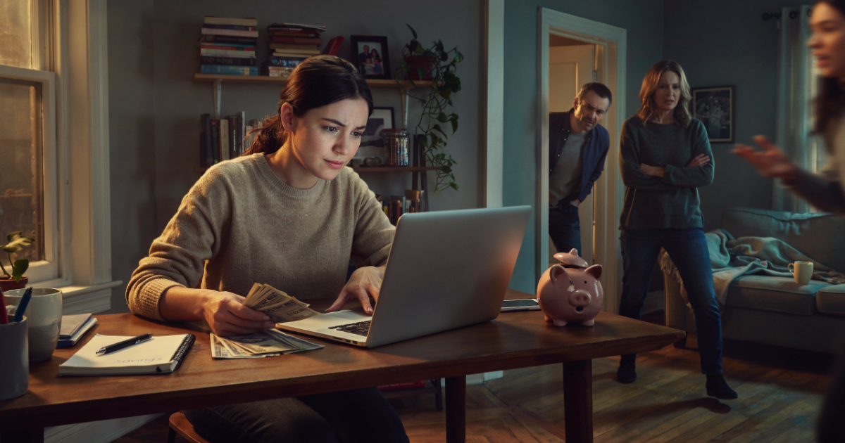 They Hides Their Savings From Family, Now Everyone Calls Them Dishonest