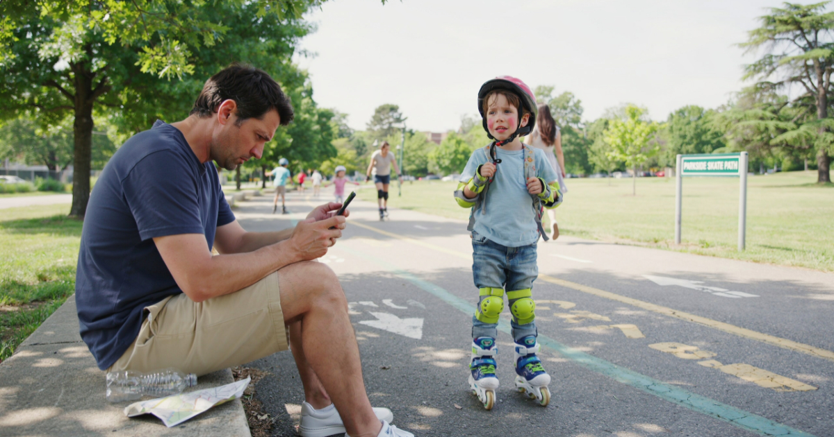 Wife Feels Insulted When Husband Requests A Small Favor During Park Outing Wife Feels Insulted When Husband Requests A Small Favor During Park Outing