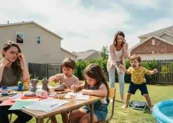 She Started Hosting Free Craft Days for Neighborhood Kids, Then One Child Destroyed Her iPad and Changed Everything She Started Hosting Free Craft Days for Neighborhood Kids, Then One Child Destroyed Her iPad and Changed Everything