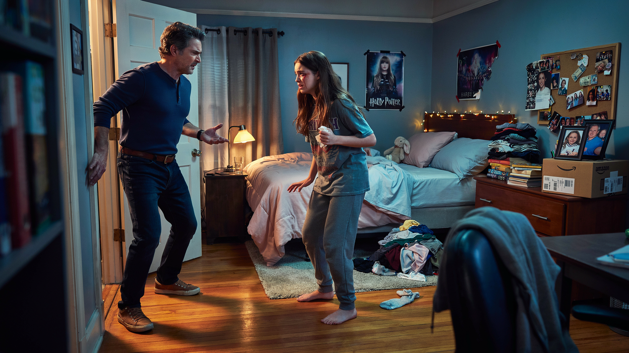 Daughter Feels Worthless Because Her Dad Treats His 18-Year-Old Girlfriend Bette Daughter Feels Worthless Because Her Dad Treats His 18-Year-Old Girlfriend Bette