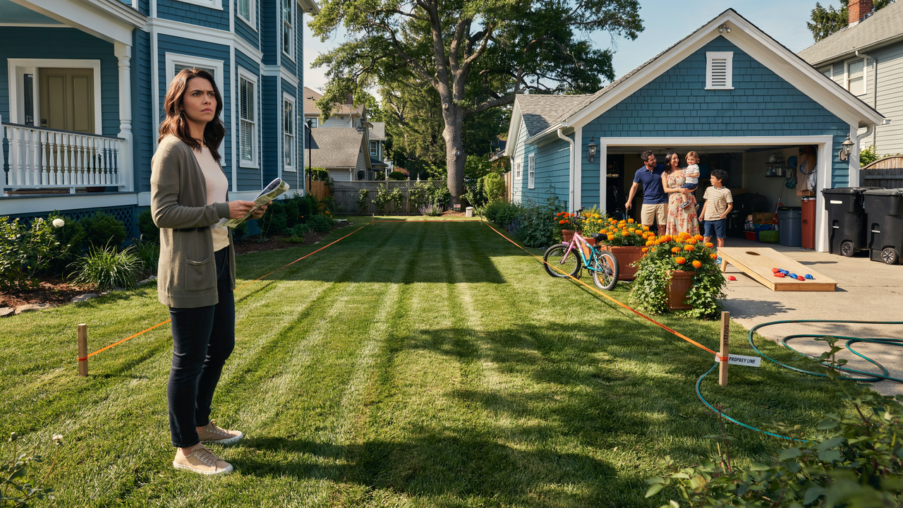 Couple Buys Historic Home, Then Learns The Neighbors Think Half Their Yard Is Shared Space