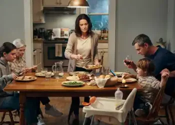 They Asked If They Were the A**hole for Not Letting Their 15-Year-Old Niece Serve Herself at Family Dinner, and the Family Drama Escalated Over Food Waste