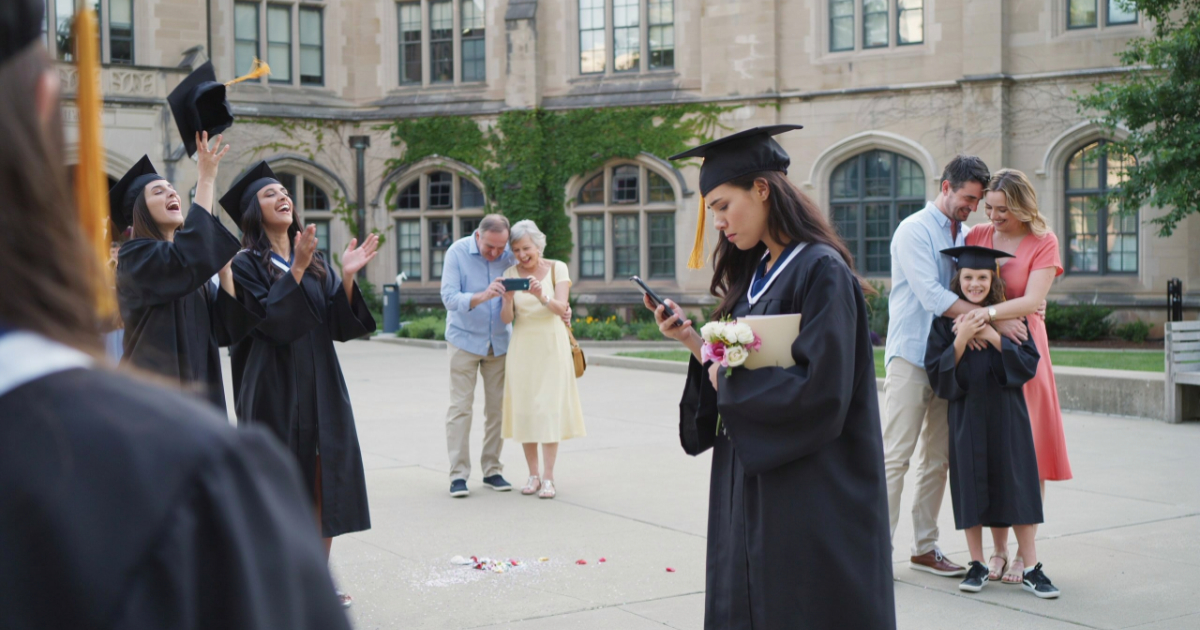 Dad Skips His Daughter’s Graduation, Then Blows Up When She Misses One Phone Call Dad Skips His Daughter’s Graduation, Then Blows Up When She Misses One Phone Call