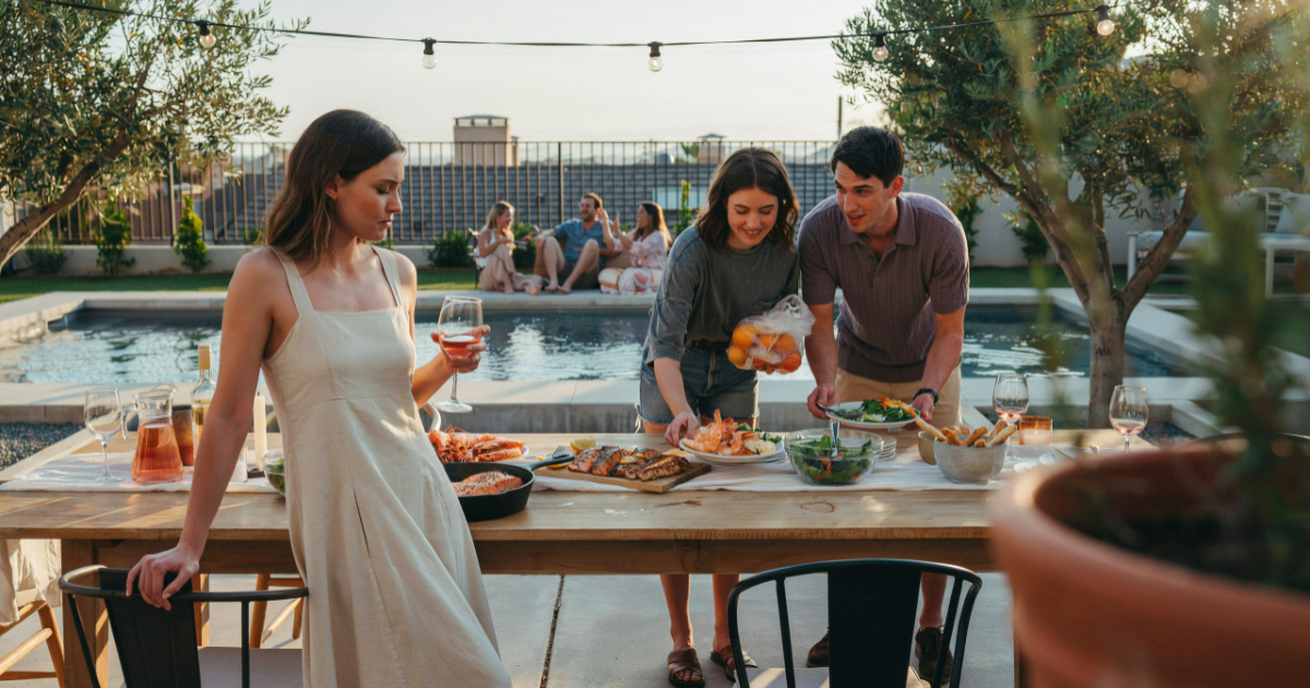 Woman Refuses To Host Another Dinner Until One Friend Finally Returns The Favor Woman Refuses To Host Another Dinner Until One Friend Finally Returns The Favor