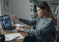 Remote Worker Refuses To Keep Her Camera On, Now Her Boss Says She’s The Office Problem Remote Worker Refuses To Keep Her Camera On, Now Her Boss Says She’s The Office Problem