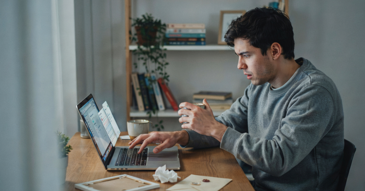 Man’s Scheduled Email to His Ex Sends Months After Their Breakup, But She Thinks It Was Intentional Man’s Scheduled Email to His Ex Sends Months After Their Breakup, But She Thinks It Was Intentional