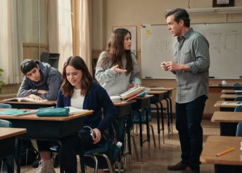 Substitute Teacher Demands A Student Turn Off Her Insulin Pump, Then Realizes She Made A Huge Mistake