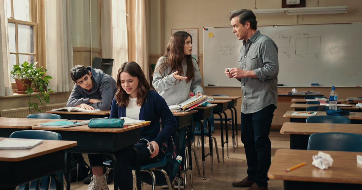 Substitute Teacher Demands A Student Turn Off Her Insulin Pump, Then Realizes She Made A Huge Mistake