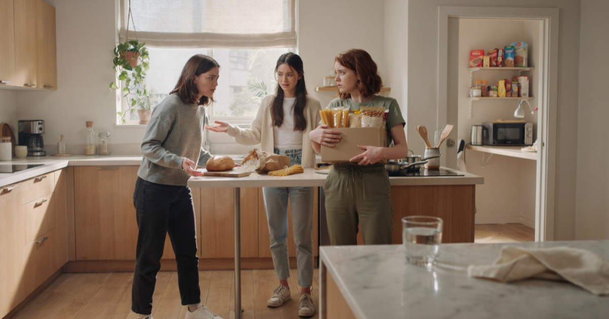 Sister Demands Full Kitchen Access, Even Though Gluten Makes Her Sibling Sick Sister Demands Full Kitchen Access, Even Though Gluten Makes Her Sibling Sick