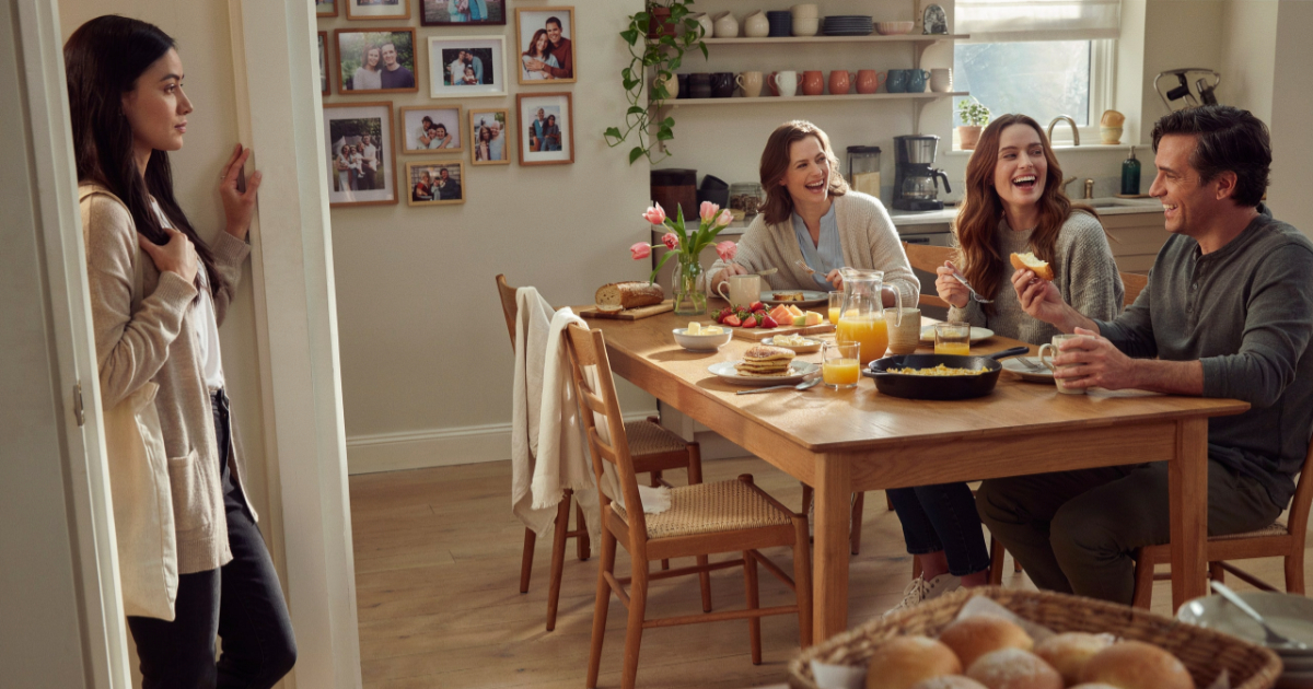Woman Hangs Up On Mom After Learning The Whole Family Had Brunch Without Her