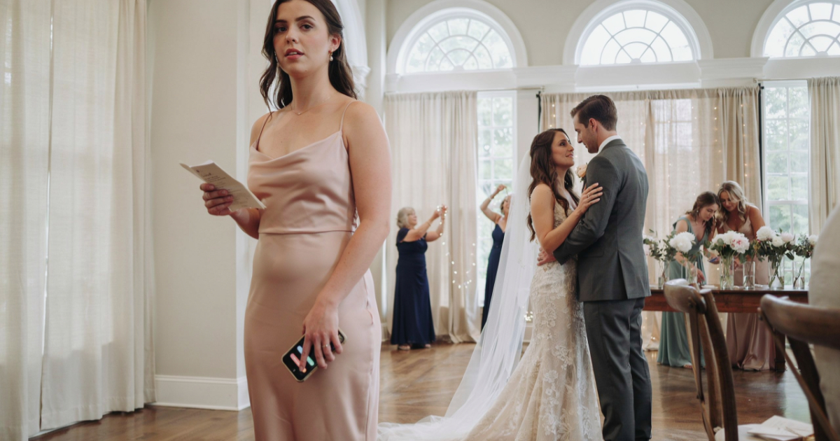 Maid Of Honor Walks Away After Finding Messages Between Her Husband And Sister